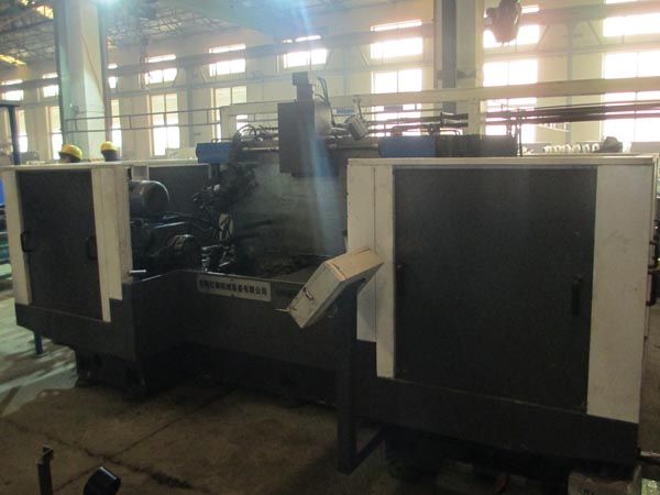 扭(niu)力(li)樑雙(shuang)麵(mian)銑(xian)削(xue)組郃機牀